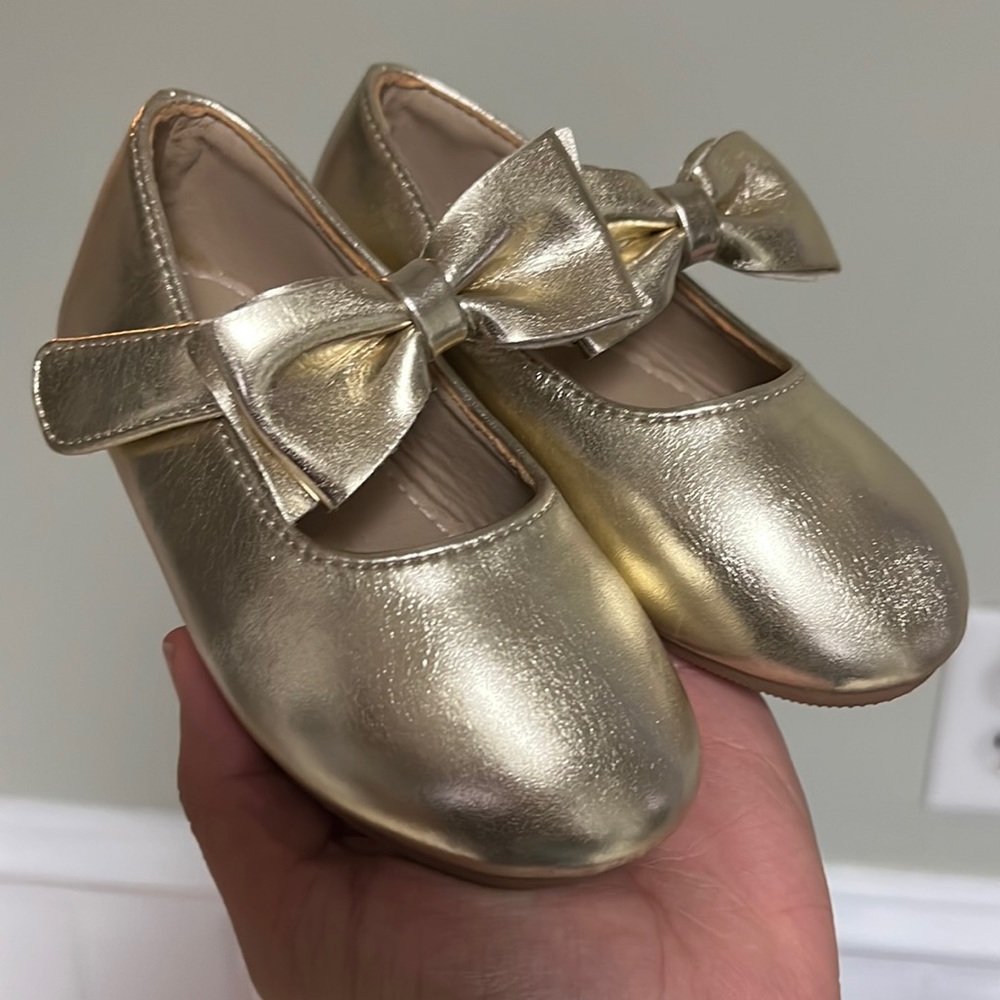 Gold flats toddler size 6